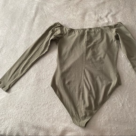 Sage Off Shoulder Floral Appliqué Neckline Bodysuit - Picture 10 of 11